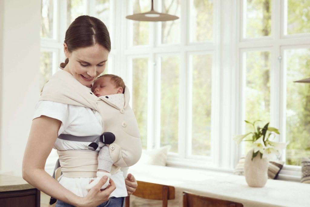 BeSafe-Baeresele-Newborn-Haven-Sand-Forest-mor-baerer-baby-ergonomisk