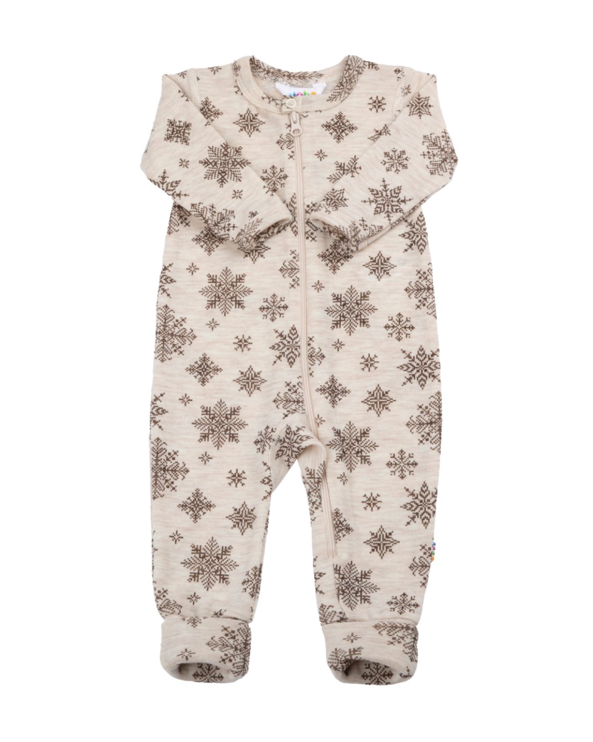 Beige Joha ullpysk til baby i snøfnugg mønster. Heldress i tynn ull med glidelåslukking og brettekant i fotenden.