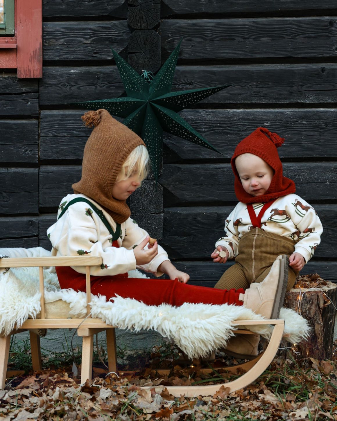 silly silas ribtights. rib strømpebukse til baby, barn; søt seler holder tights på plass. jul xmas special kolleksjon. maple leaf dark forest grønn